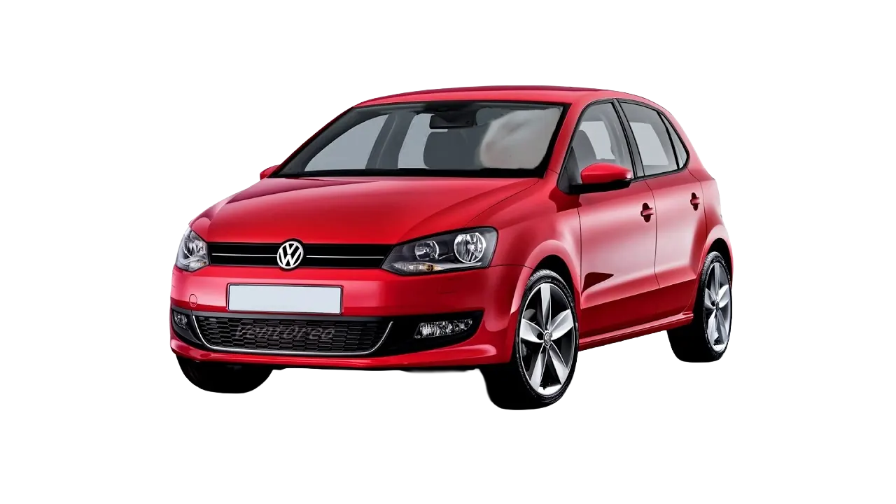 Volkswagen Polo rouge garée dans la ville